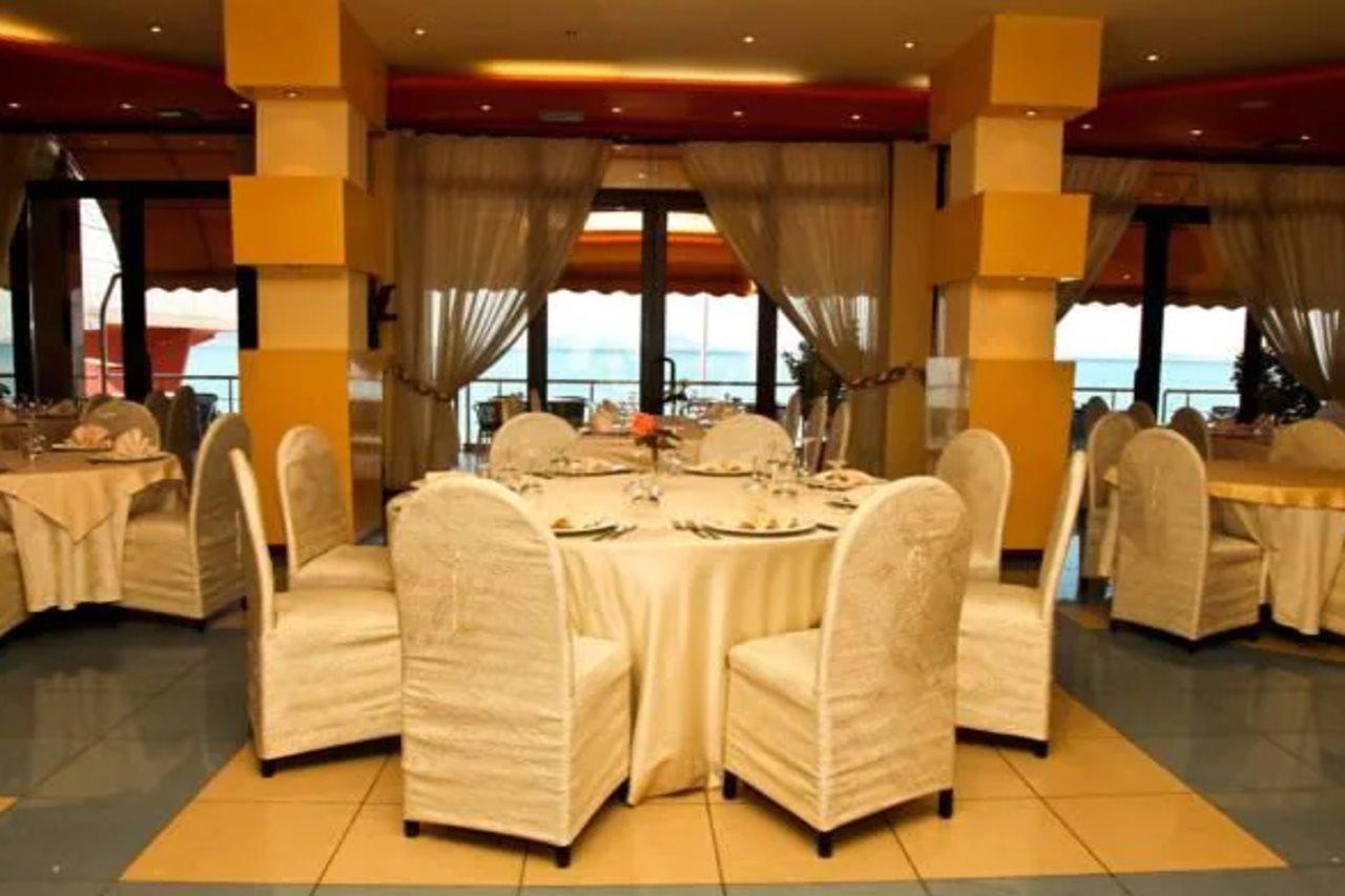 Hotel New York Vlorë Esterno foto