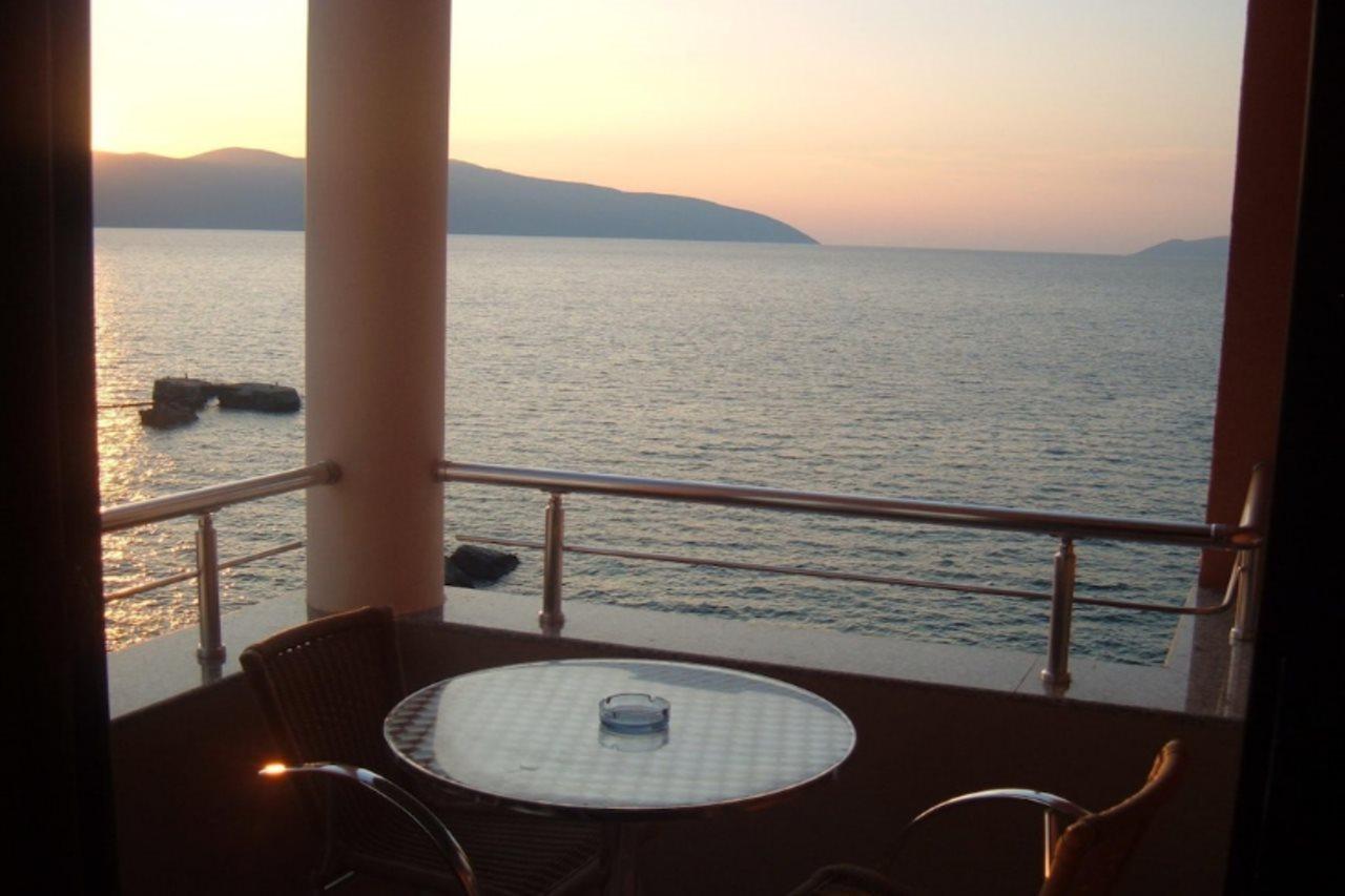 Hotel New York Vlorë Esterno foto