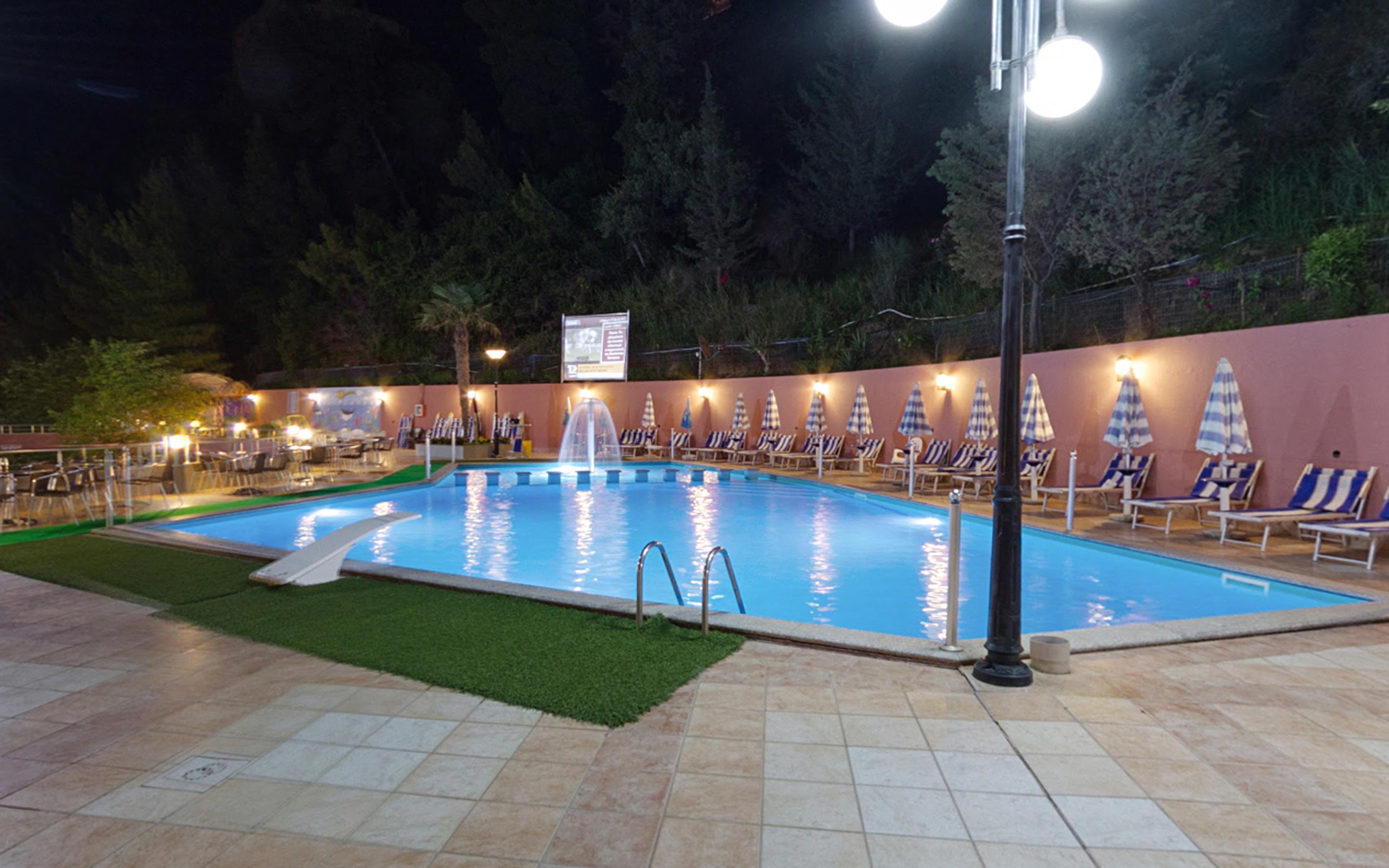 Hotel New York Vlorë Esterno foto