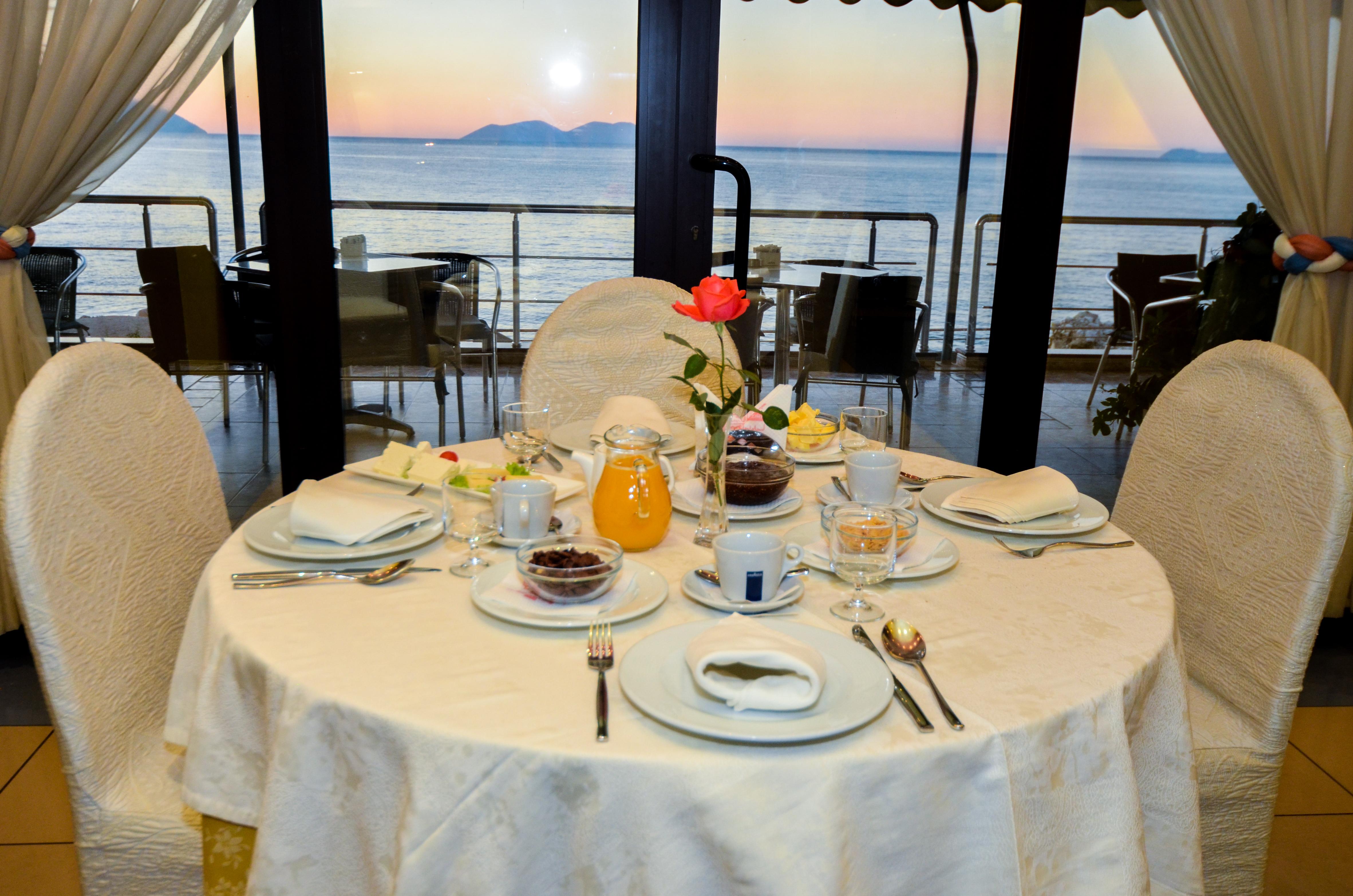 Hotel New York Vlorë Esterno foto