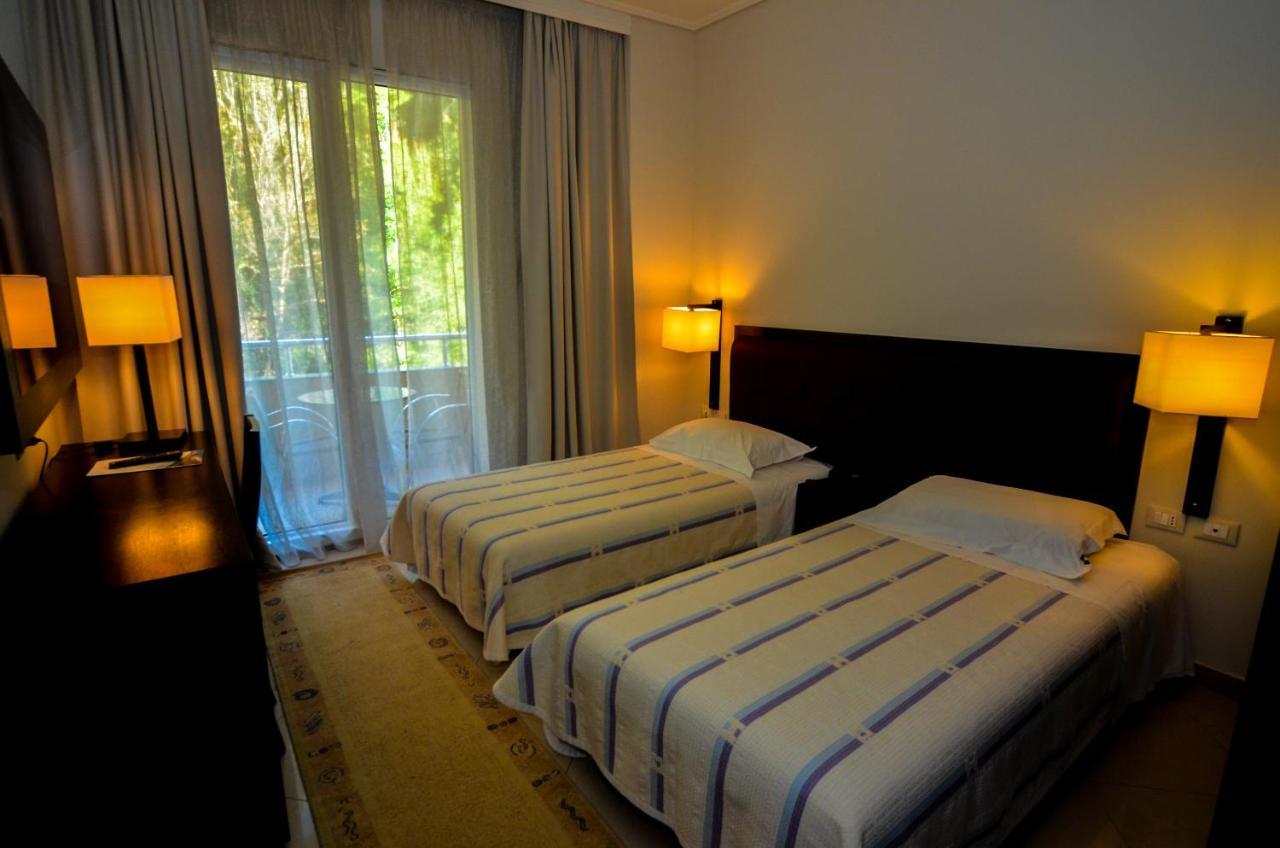 Hotel New York Vlorë Esterno foto