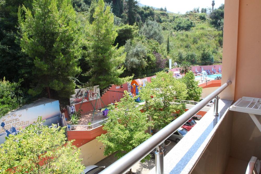 Hotel New York Vlorë Esterno foto