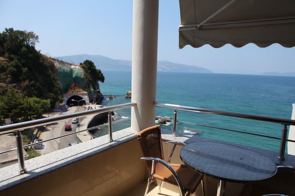 Hotel New York Vlorë Esterno foto