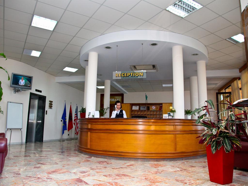 Hotel New York Vlorë Esterno foto