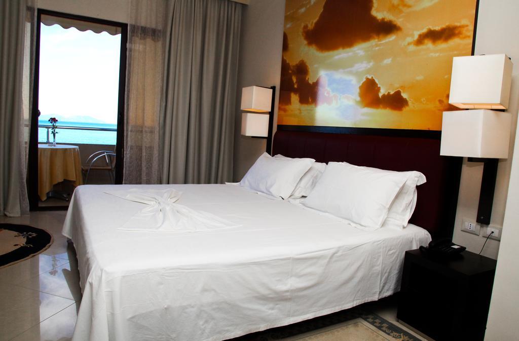 Hotel New York Vlorë Esterno foto