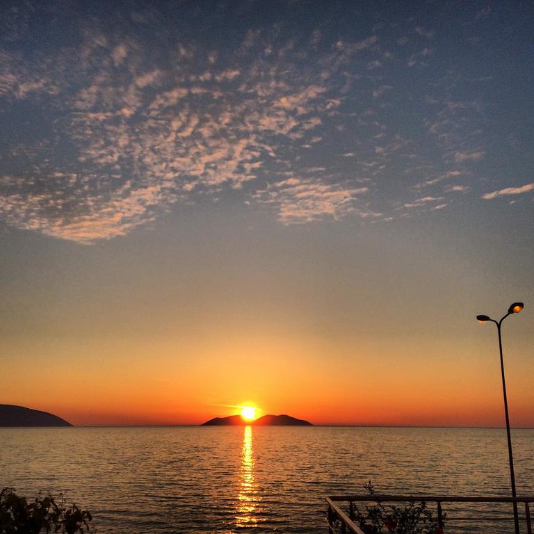 Hotel New York Vlorë Esterno foto