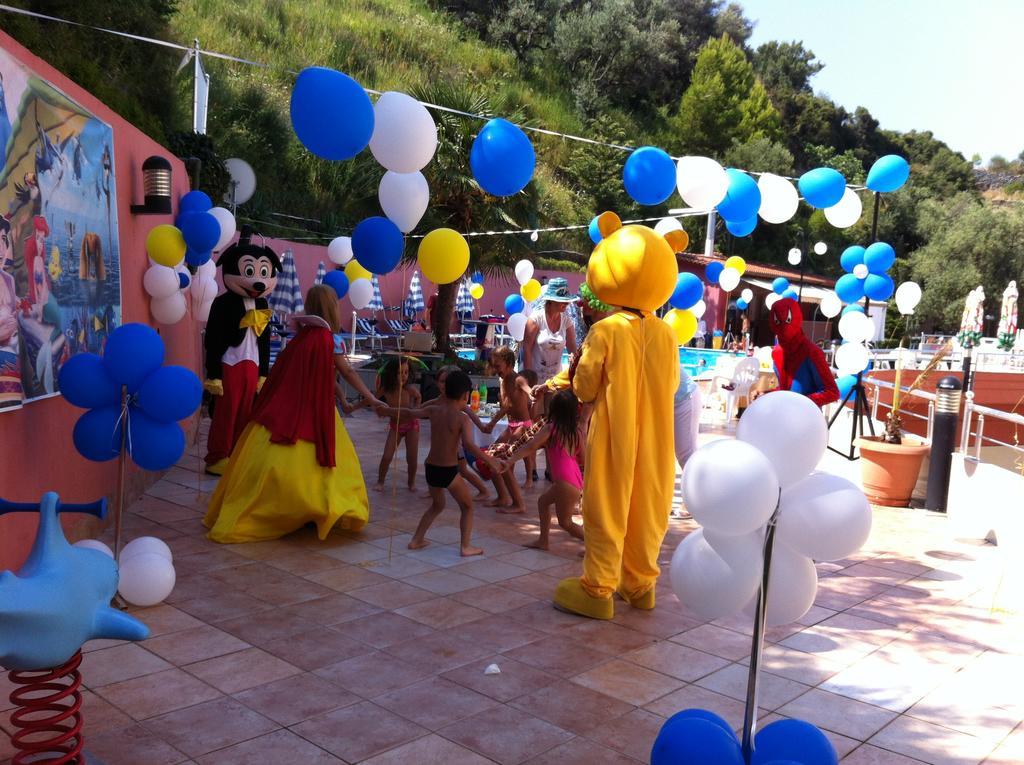 Hotel New York Vlorë Esterno foto