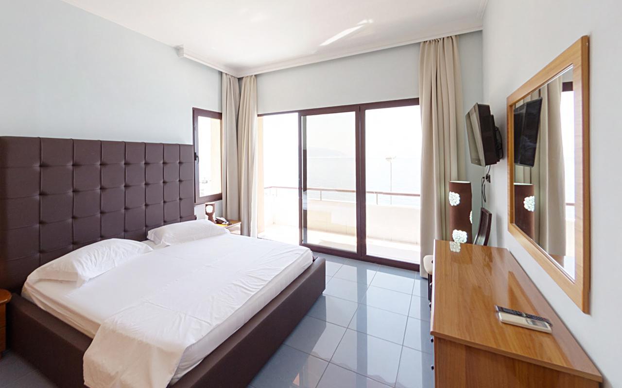 Hotel New York Vlorë Esterno foto