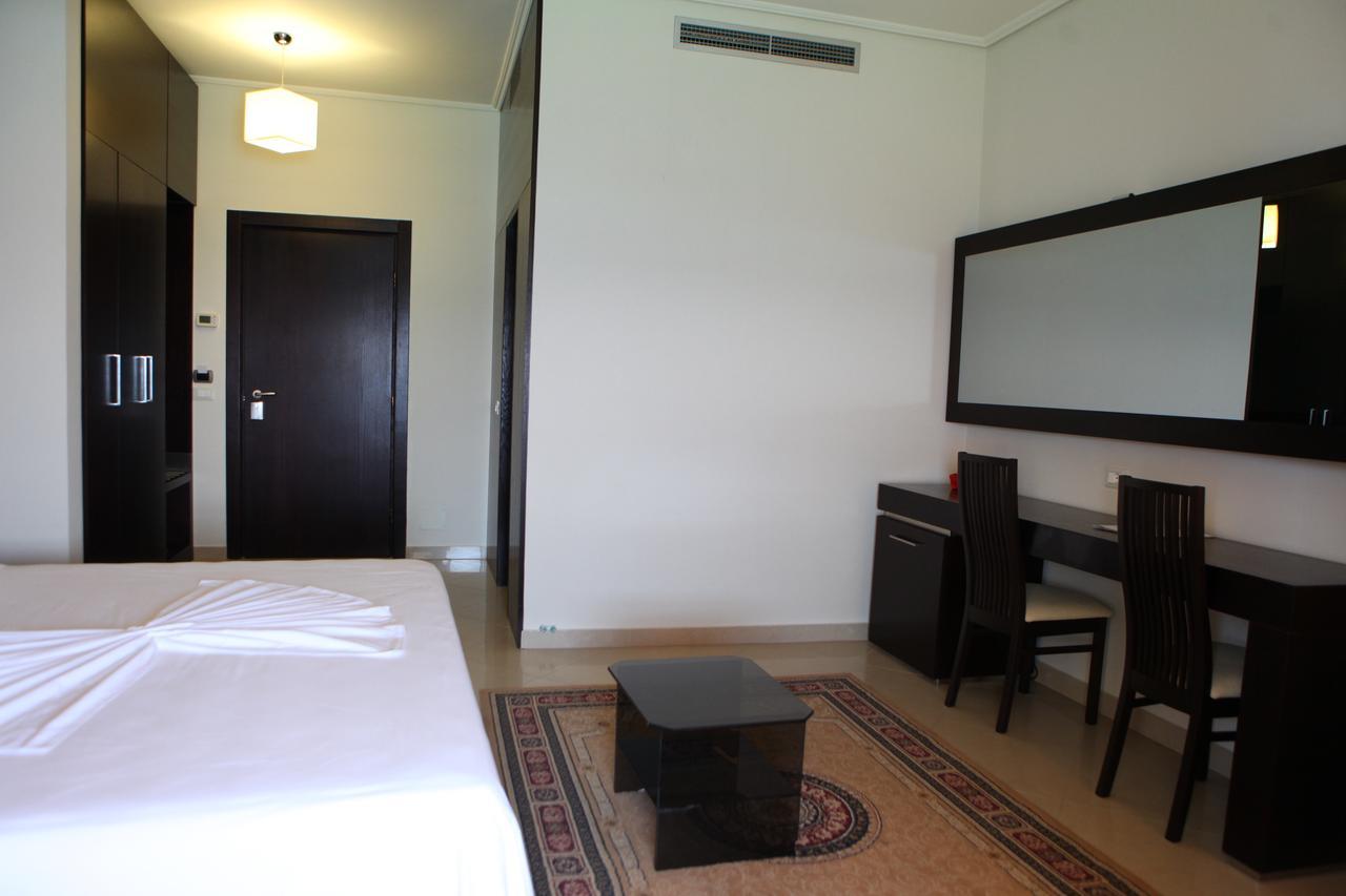 Hotel New York Vlorë Esterno foto